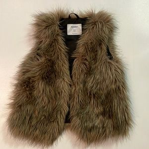 Old Navy Fur Like Vest size 6-7 youth
